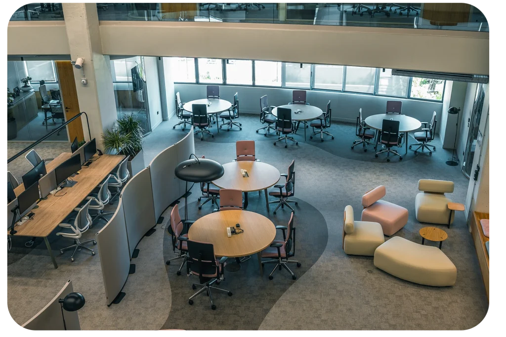 open plan space at PWC Campus - The circle with a Steelcase Please task chairs, desks and lounge furniture