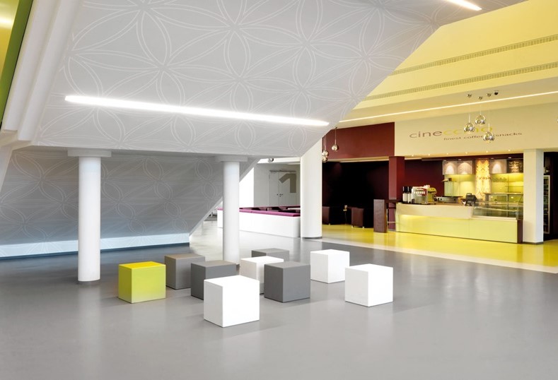 Noraplan uni in a public space with grey and yellow colors